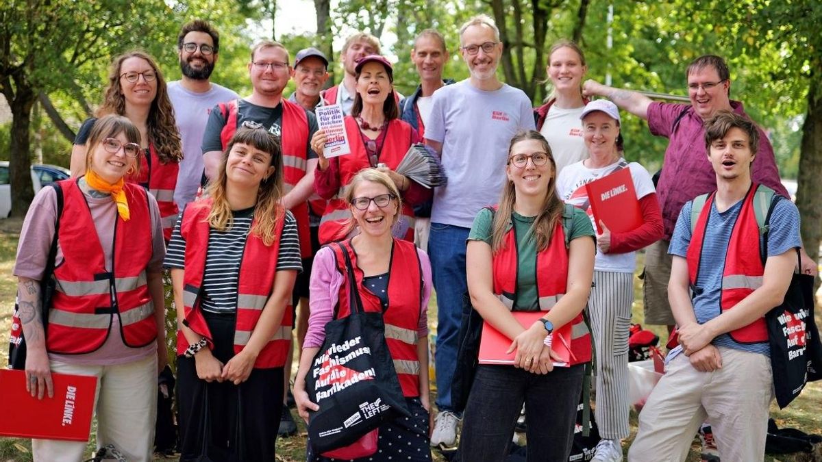 Uno de los grupos de militantes y voluntarios de Die Linke que han trabajado en la estrategia de puerta a puerta. Al fondo, a la izquierda, Jaime Martínez.