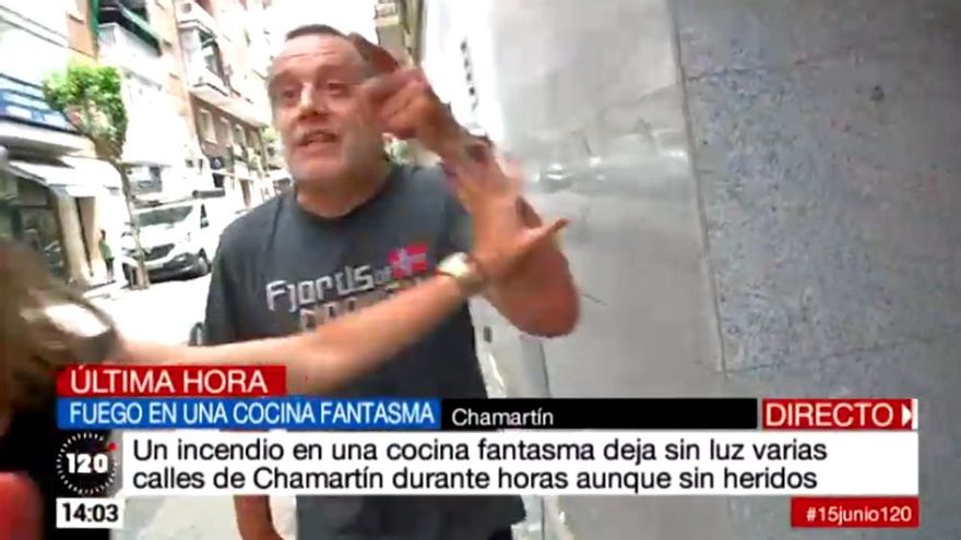 Agreden a un cámara de Telemadrid durante una conexión en directo: "Te reviento la cara"