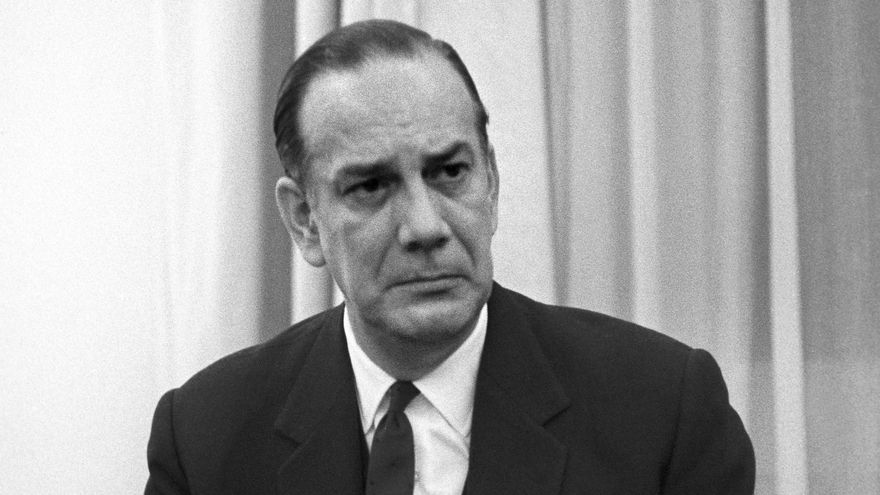 Archivo (07/12/1963).- El escritor Camilo José Cela. EFE/Jaime Pato