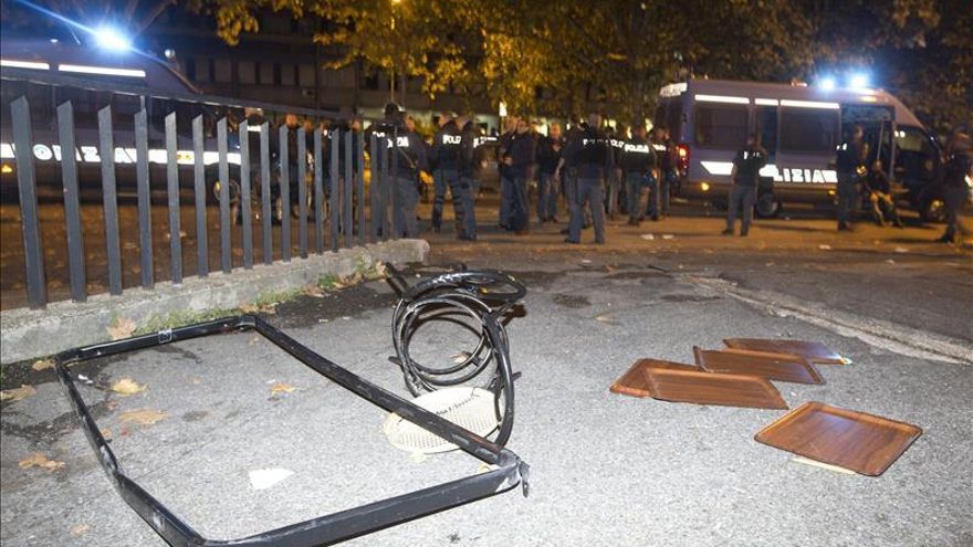 El alcalde de Roma, insultado por vecinos que protestan contra inmigrantes