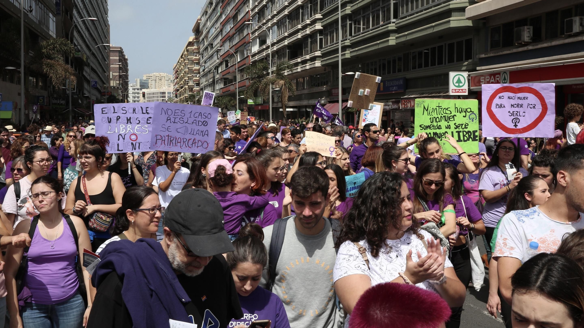 Manifestación feminista del 8M en Las Palmas de Gran Canaria. (ALEJANDRO RAMOS)