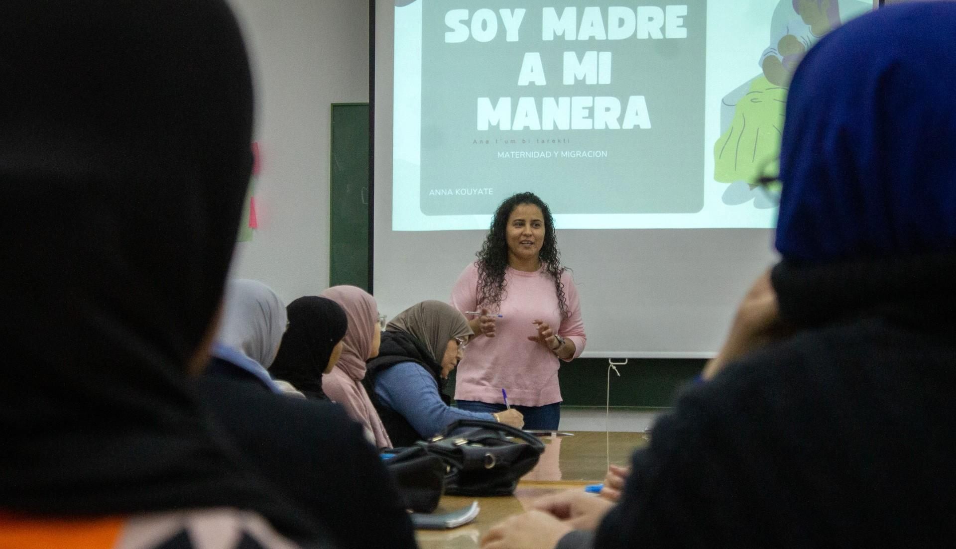 Habiba, en el taller para mujeres celebrado en Hellín.
