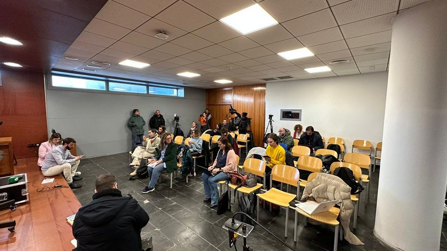 Sala desde donde los periodistas siguen la vista
