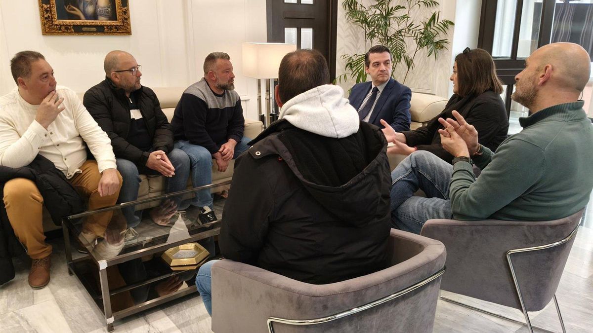 Los operadores de grúas de construcción piden al alcalde que medie ante Construcor