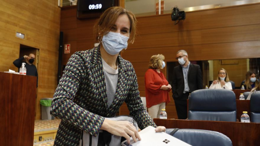 La portavoz de Más Madrid, Mónica García, en una sesión de control al Gobierno de la Comunidad de Madrid, en la Asamblea de Madrid, a 18 de noviembre de 2021, en Madrid (España).