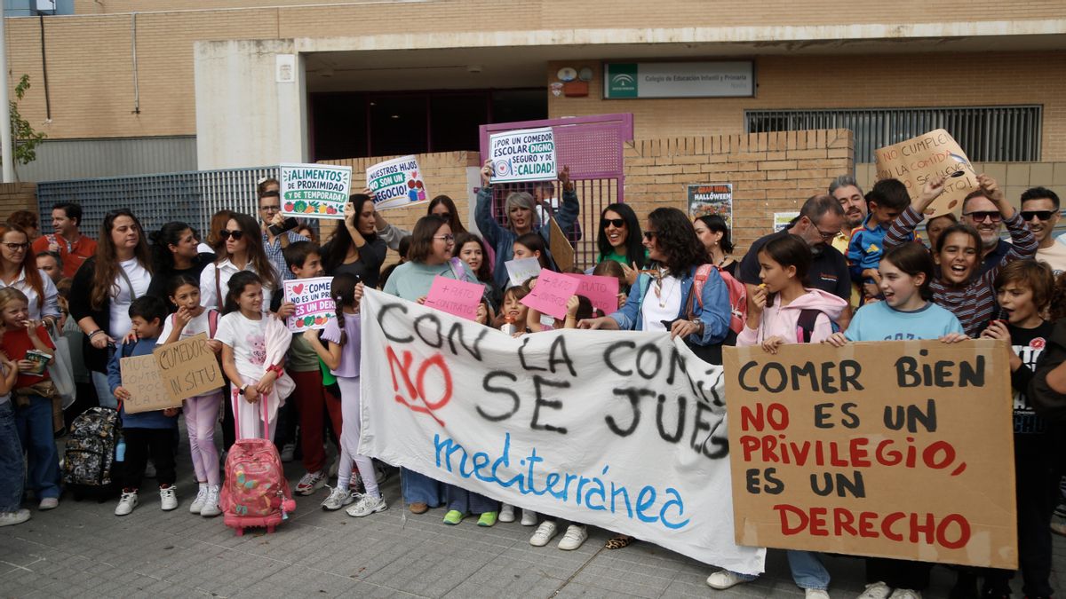 Protesta por el comedor en el CEIP Noreña de Córdoba