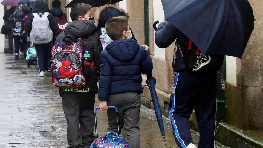 Escolares camino del colegio en una imagen de archivo. EFE/Xoán Rey