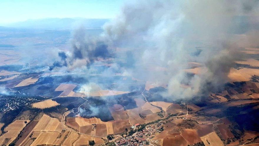 Incendio en Valdepiélagos (Madrid) que ha saltado a Guadalajara