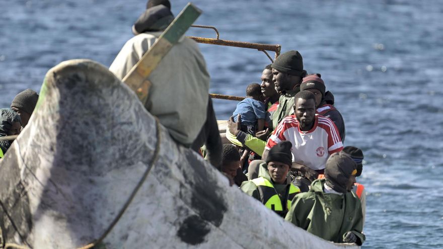 Seven cayucos with at least 387 migrants arrive in the Canary Islands on Christmas Day