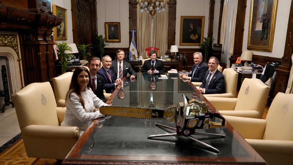 Por la delegación estadounidense estuvieron el embajador Peter Lamelas, el secretario adjunto para Asuntos del Hemisferio Occidental, Juan Pablo Segura, y la asesora principal para esa misma región, Viviana Bovo.