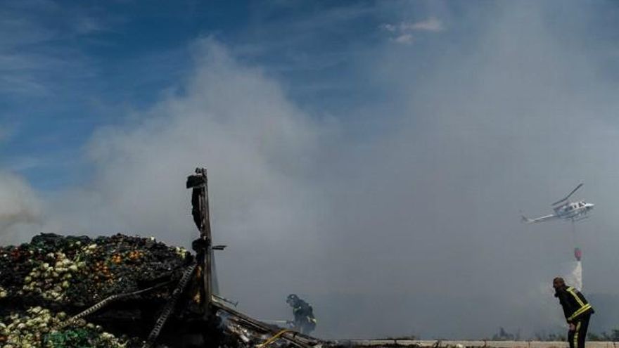 Incendio de un camión en la A-66 en Valverde de la Virgen. / Foto: Bomberos de León