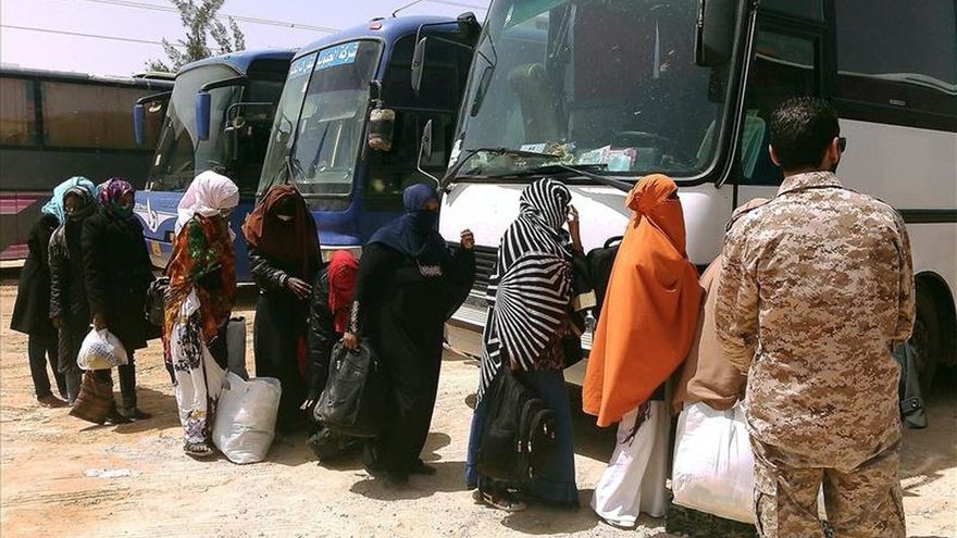 Rescatados del mar, la muerte es aún compañera de los inmigrantes en Libia