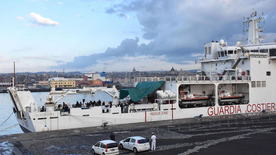 Un barco con 43 migrantes naufraga en Lampedusa y muere una niña de dos años