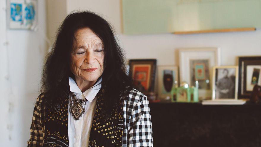 Anne Waldman: “Leo en silencio. Odio el ruido de la tecnología y la polución, odio el ruido de los dictadores”
