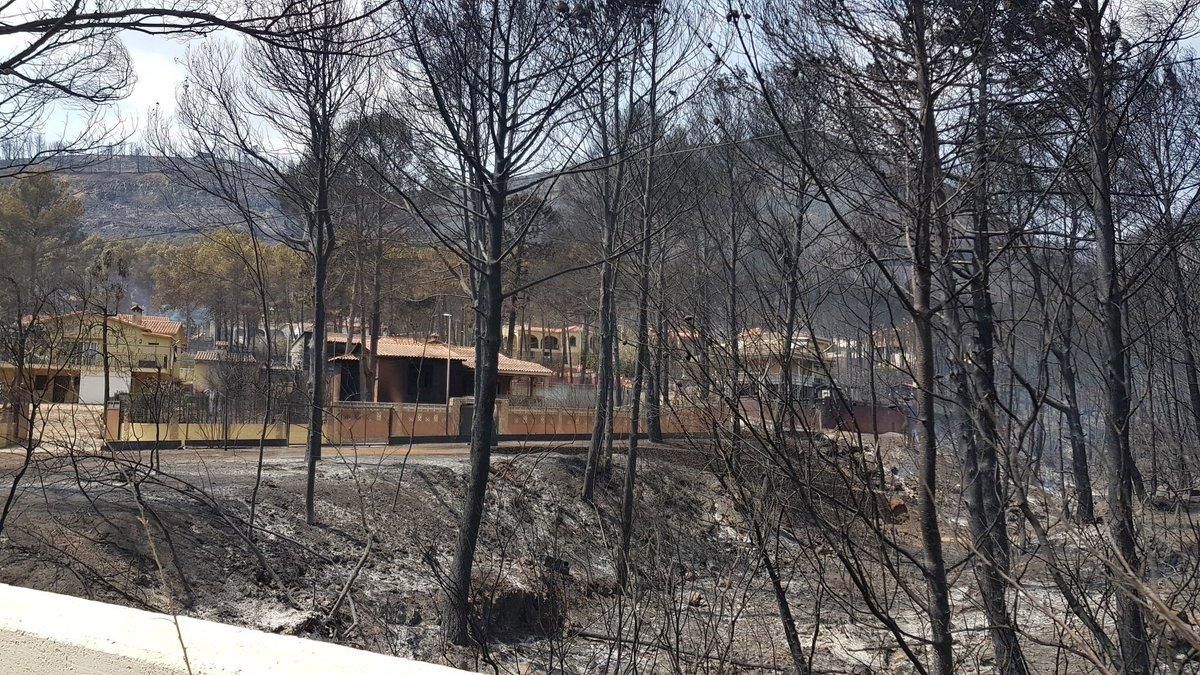 Viviendas arrasadas por el fuego en Gandia