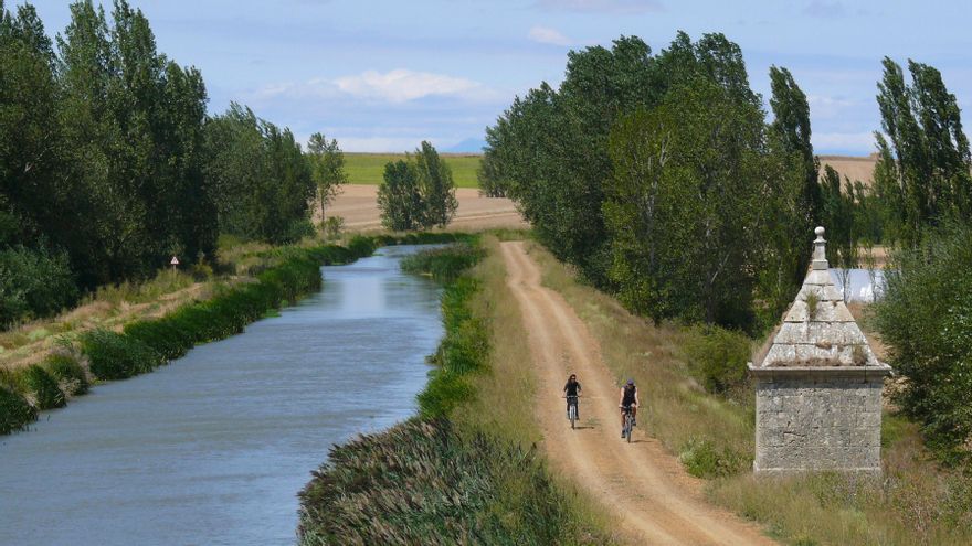 Un canal, tres ramales y tu bici: la ruta ciclista más sencilla y con historia de Castilla y León