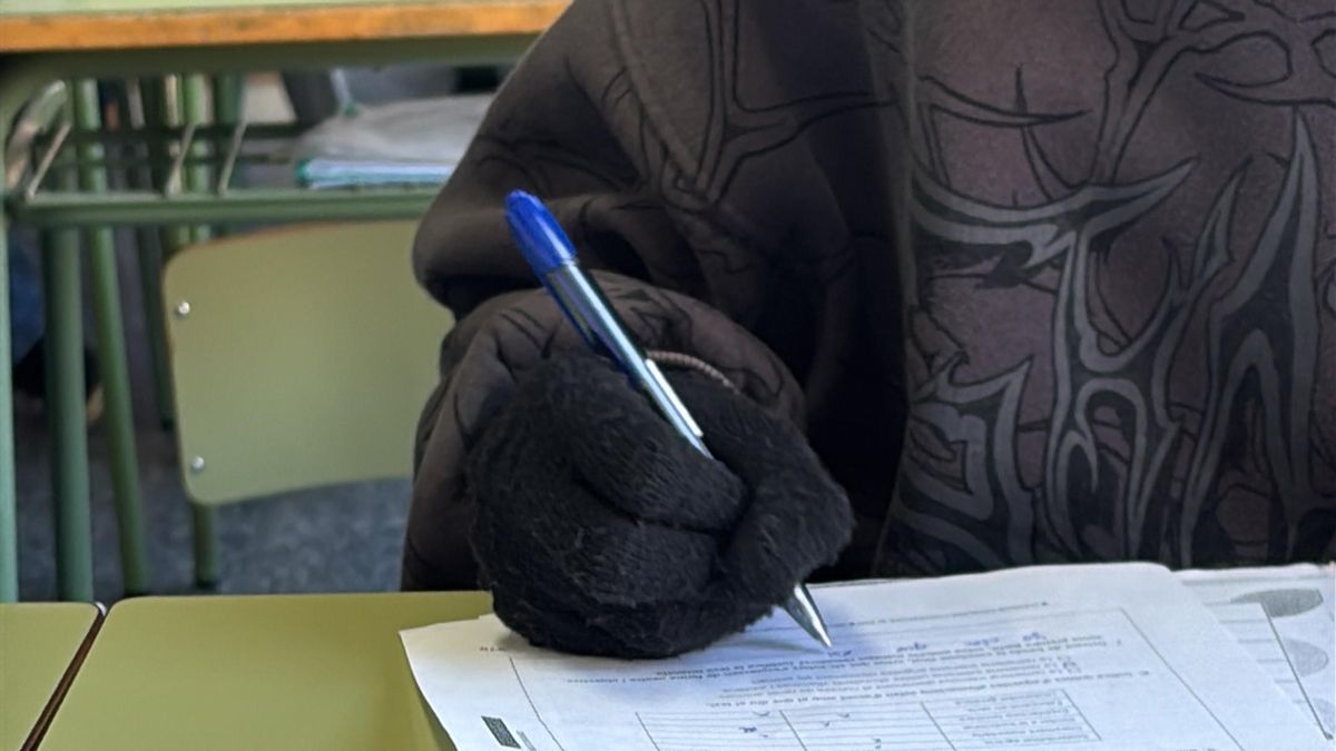 Fampa denuncia el frío que sufren alumnos y docentes en las aulas de los centros educativos valencianos