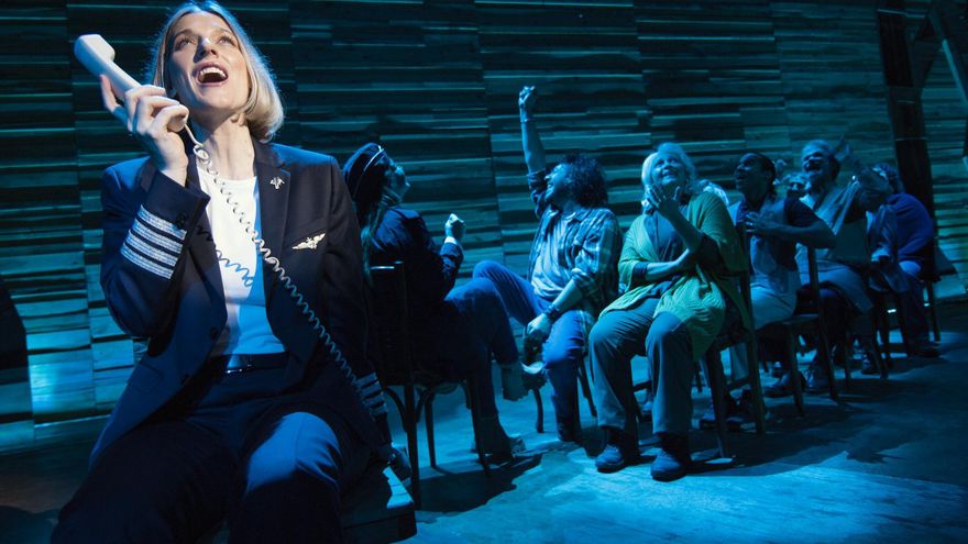 Un musical sobre un vuelo desviado y otros libros, planes, películas y canciones donde encontrar refugio este finde