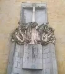 Detalle del monumento a los 'Héroes del Simancas'.