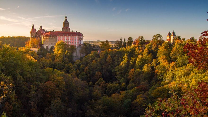 Polonia cuenta con 23 parques nacionales y miles de parques naturales. En la imagen, el castillo de Książ, Baja Silesia