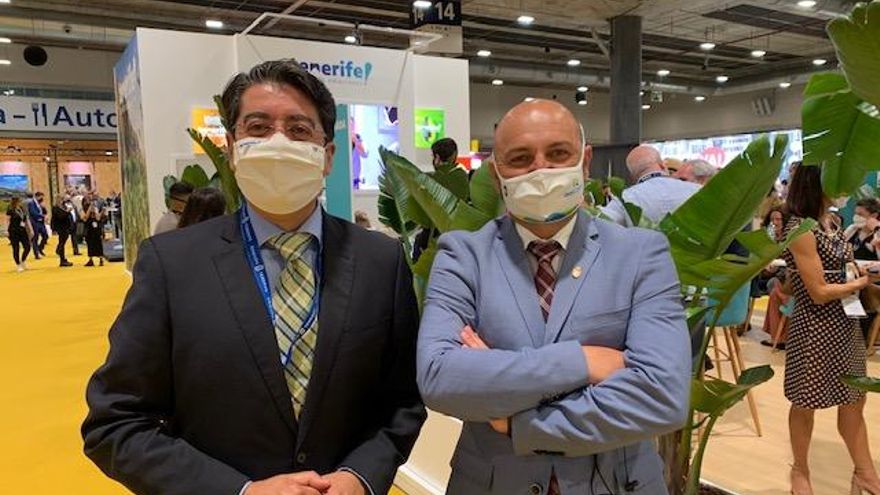 Pedro Martin y Carlos Alamo en el stand de Tenerife.