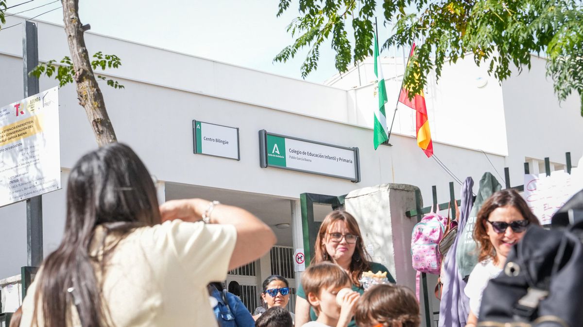 Protesta por el comedor en el Colegio Pablo García Baena de Córdoba