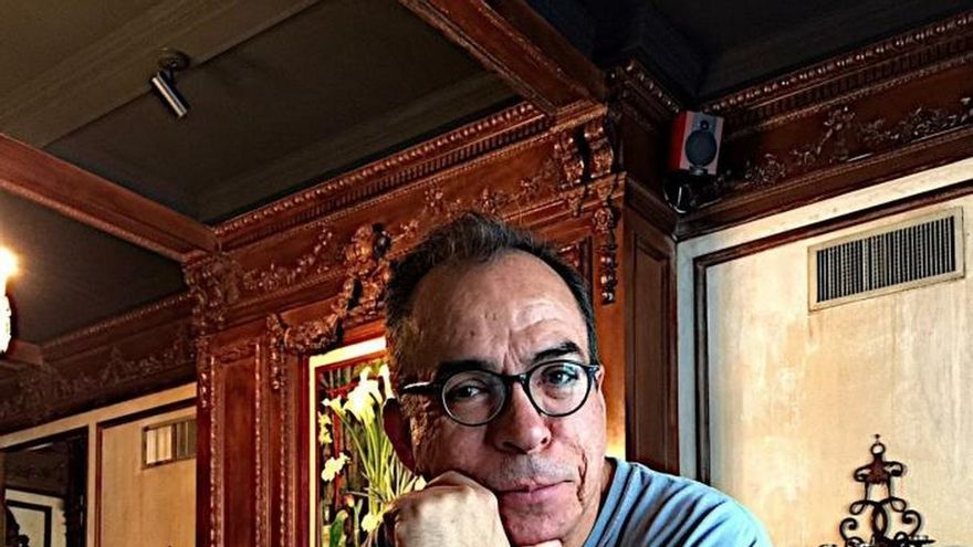 Fotografía sin fechar, cedida de Archivo Particular, muestra al periodista mexicano-estadounidense Alfredo Corchado, quien afirma que la Administración Trump va a golpear a los migrantes como a "una piñata" hasta las elecciones de 2020 y que la respuesta de los hispanos debe ser "despertar" y votar.