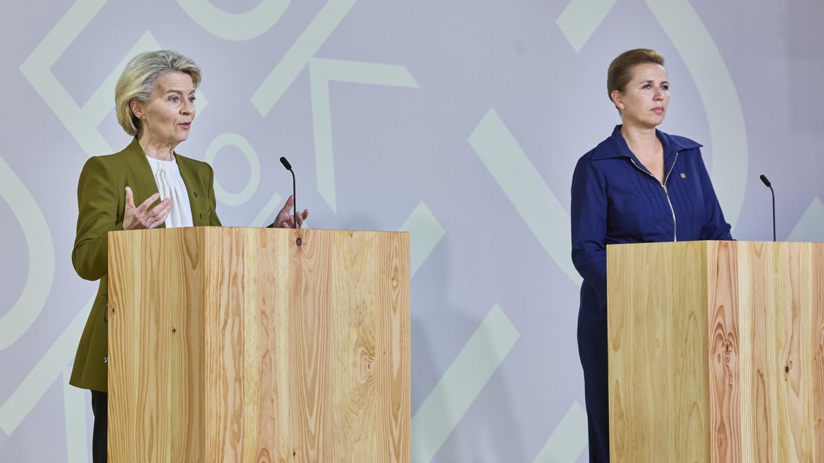 La primera ministra de Dinamarca Mette Frederiksen junto a Ursula Von der Layen durante la ceremonia oficial de apertura de la Presidencia danesa de la UE.