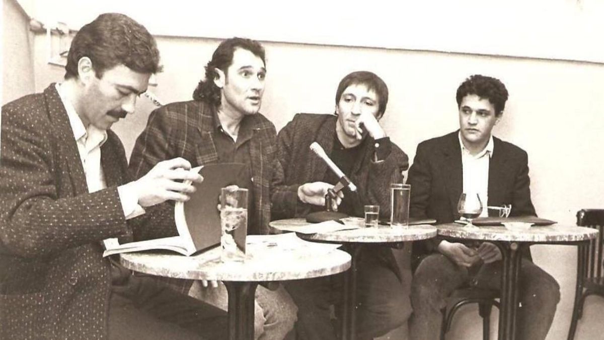 D'esquerra a dreta, José Luis Falcó, Alfons Cervera, l'actor Joaquín Hinojosa, i Juan José Romero Cortés, al Café Cavallers de Neu.
