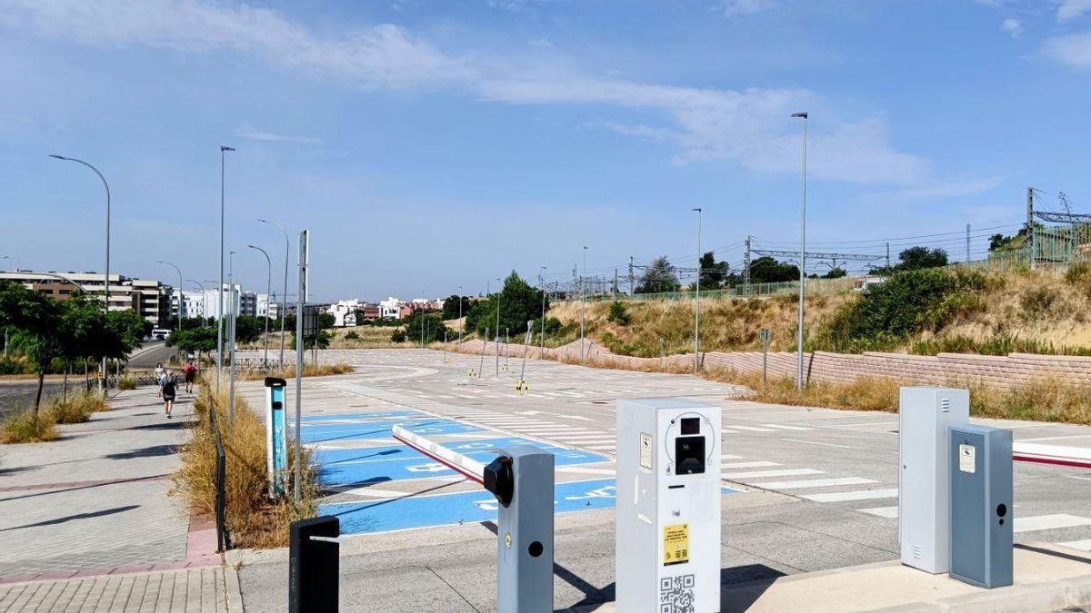 Aparcamiento disuasorio vacío