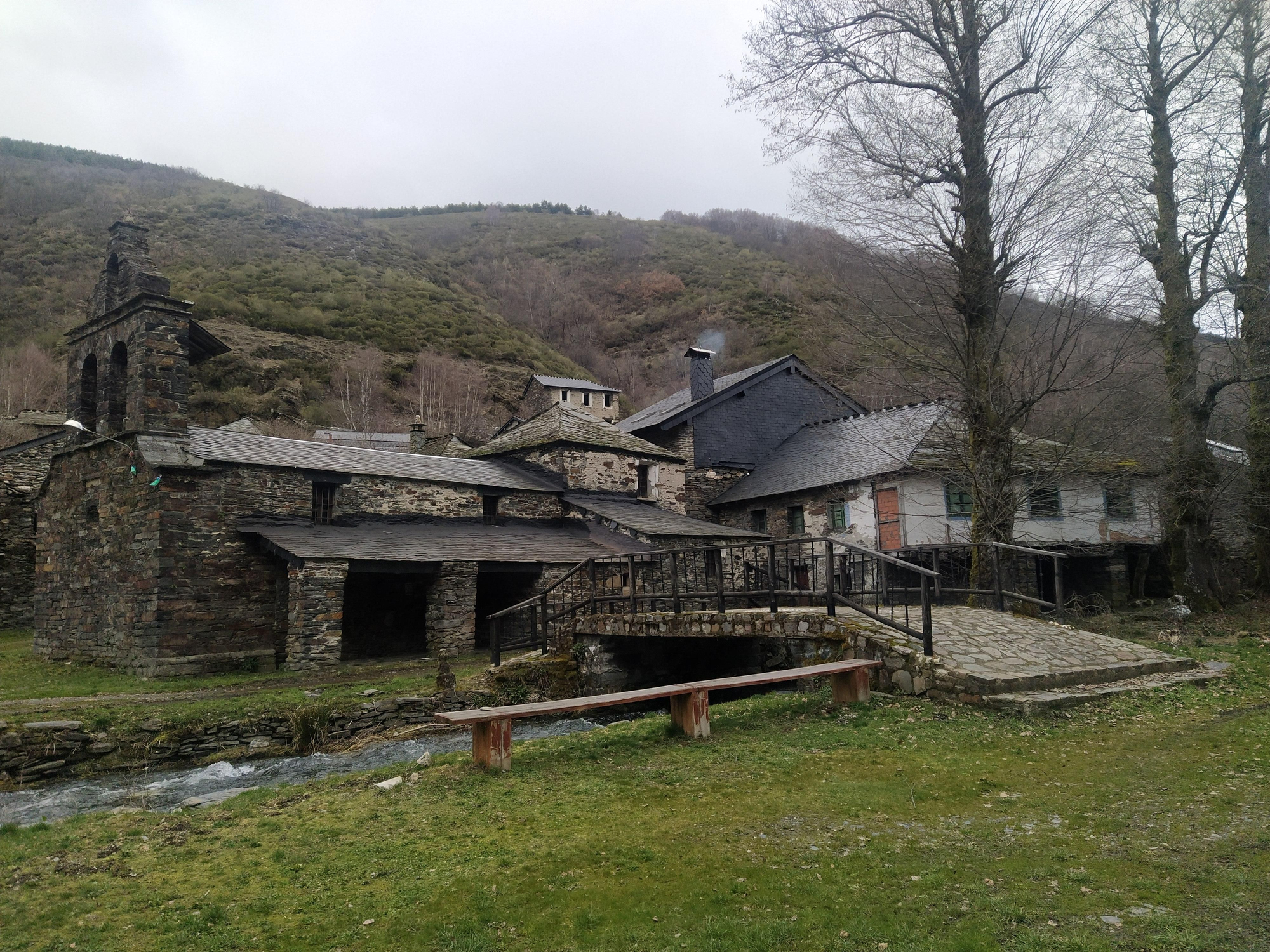 Iglesia y puente Primout