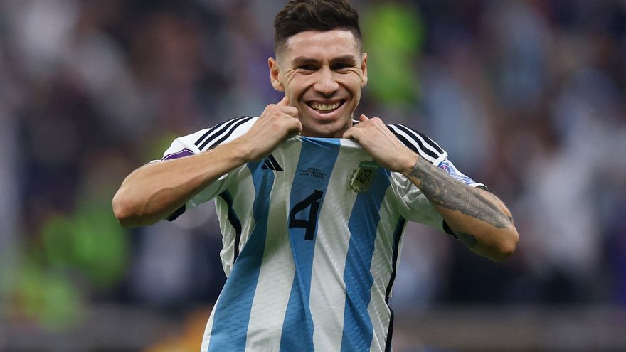 Viajes al exterior, bienes y futbolistas importados: impacto político y viabilidad del dólar barato