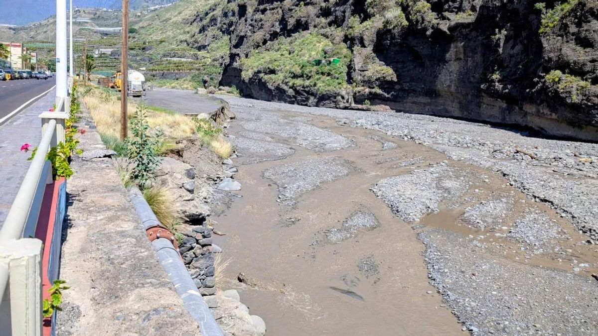 El barrano de Las Angustias “sigue llevando caudal” y  es “peligroso transitarlo”