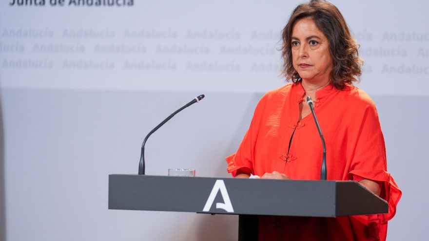 Andalucía tira de 3.000 médicos sin MIR para taponar la sobrecarga de la atención primaria pese a ser "ilegal"