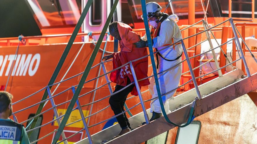 El Gobierno alerta a la Fiscalía de que el nuevo plan de acogida de menores migrantes de Canarias "pone en riesgo" los derechos de los niños