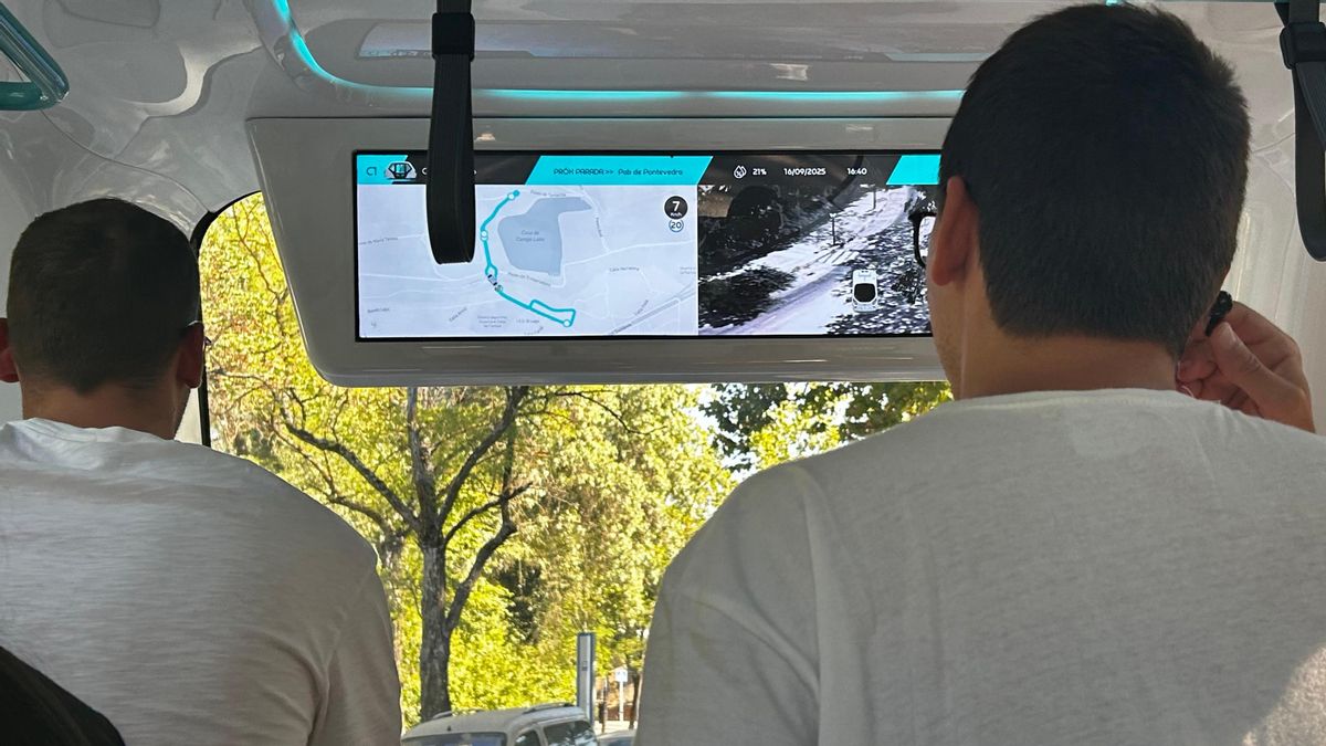 Una de las pantallas del autobús en las que va marcando el recorrido