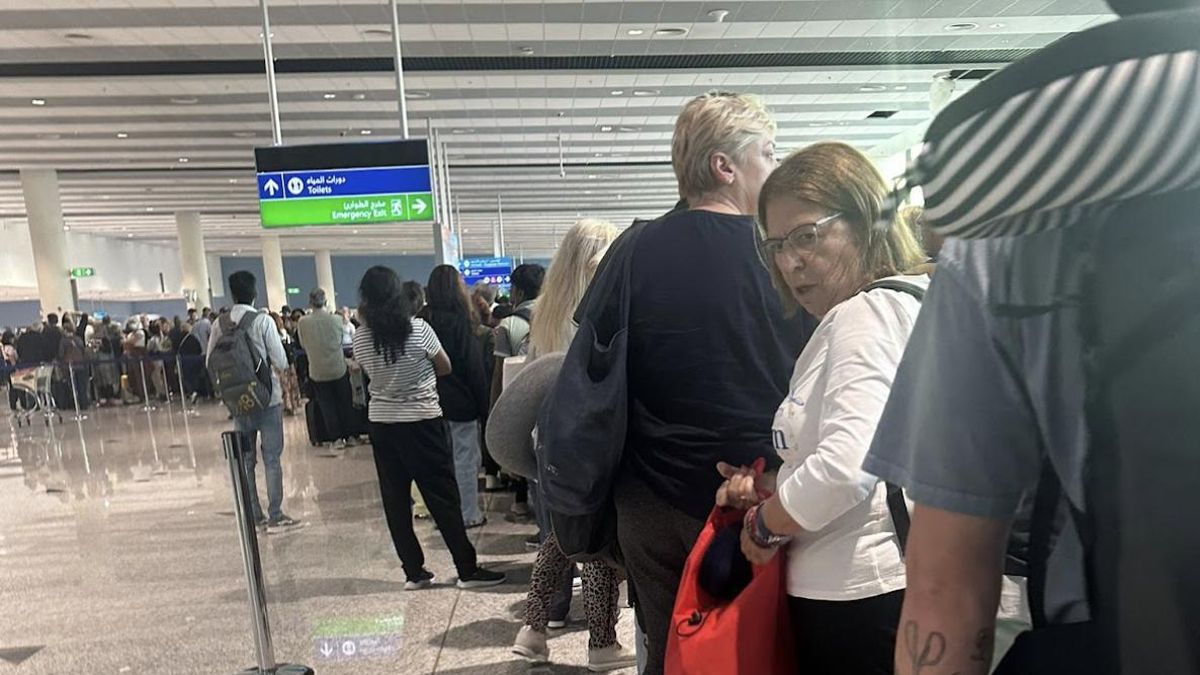 Las colas que los clientes de Emirates tienen que hacer en el aeropuerto de Dubai, donde la compañía tiene su base de operaciones.