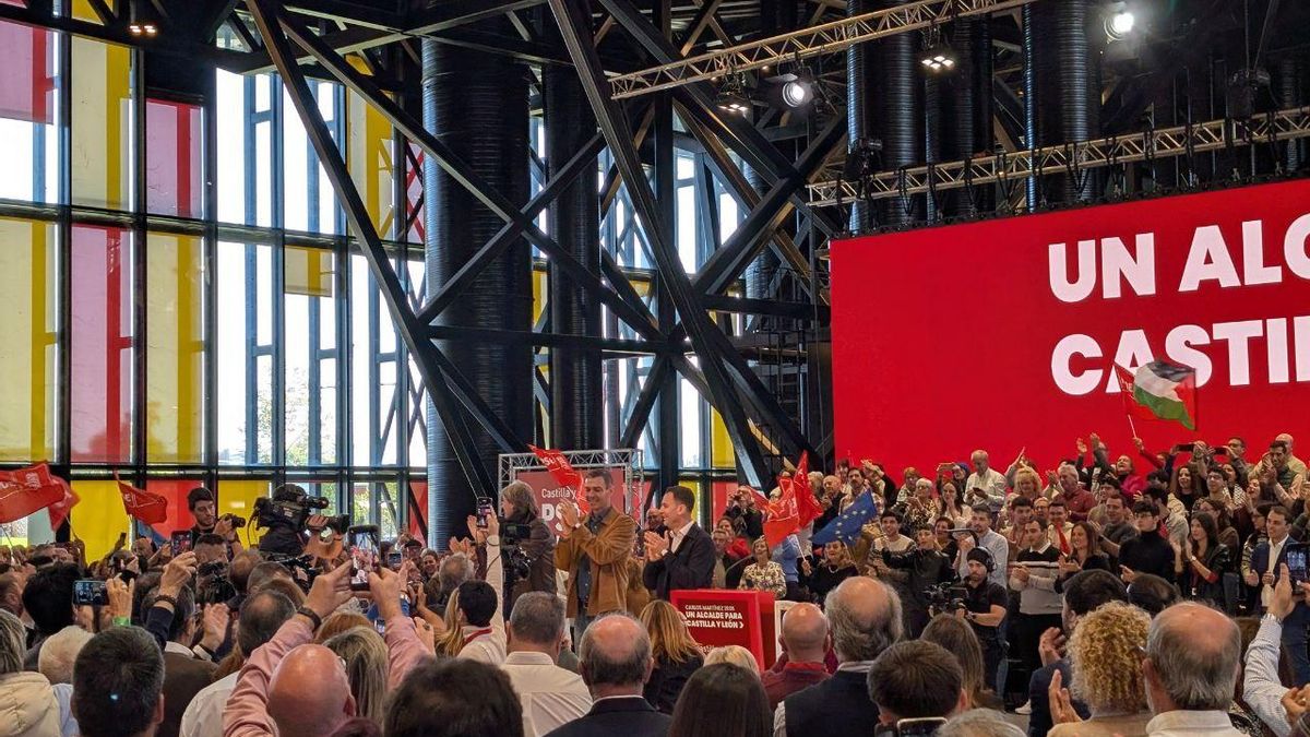 Primer acto de precampaña del PSOE de León en el Palacio de Exposiciones