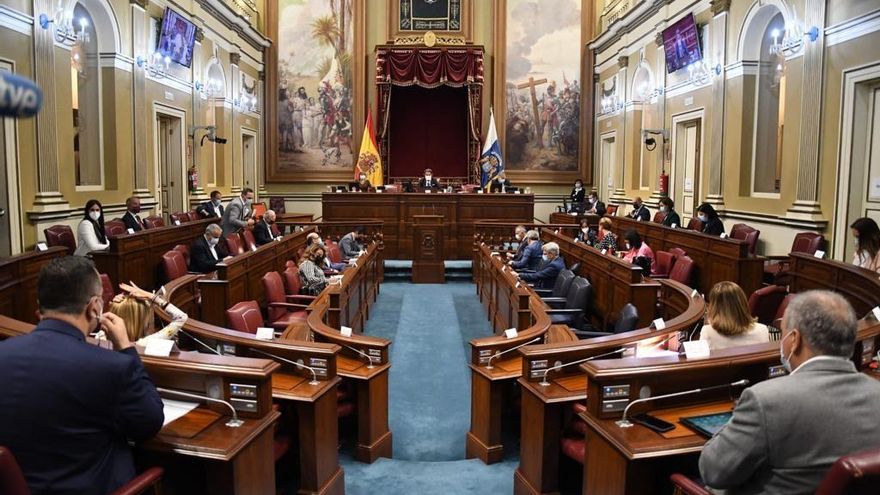 Condena unánime en el Parlamento de Canarias contra toda acción o actitud que siembre "el odio entre la ciudadanía, venga de donde venga"