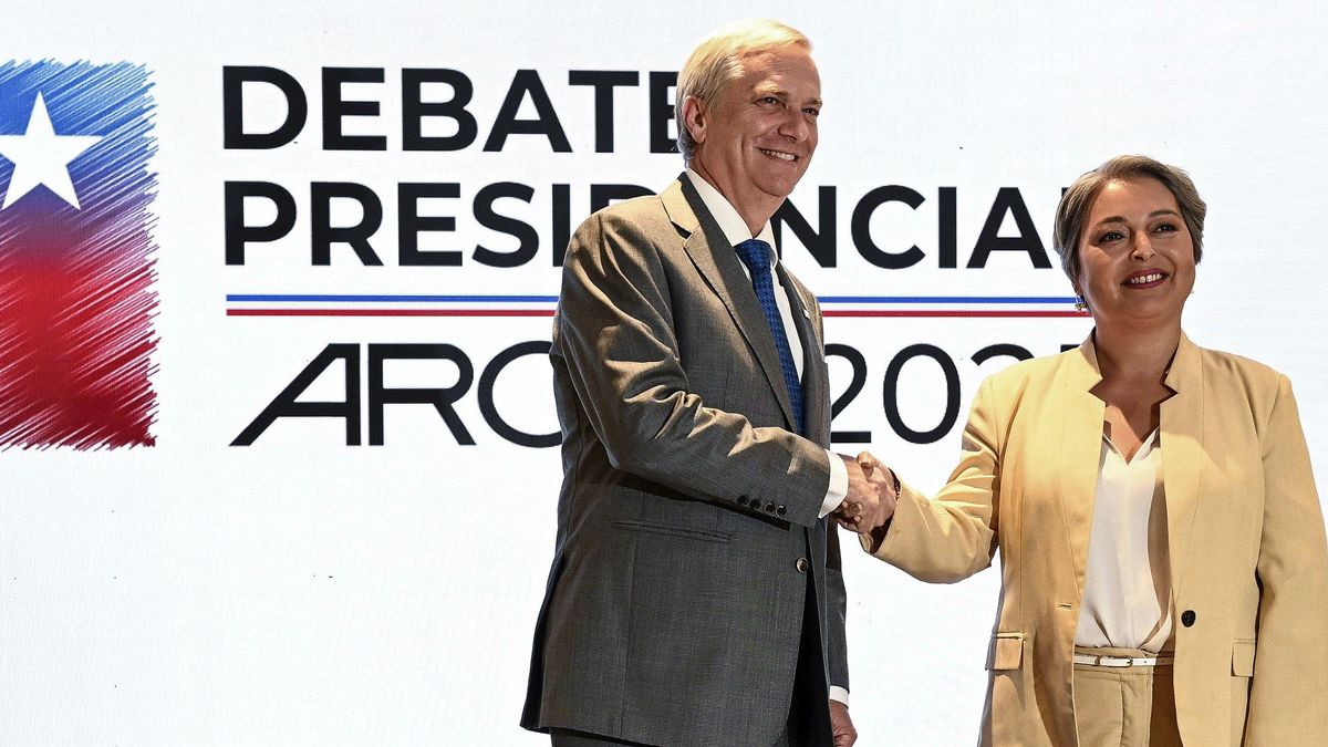 José Antonio Kast y Jannette Jara en el debate presidencial.