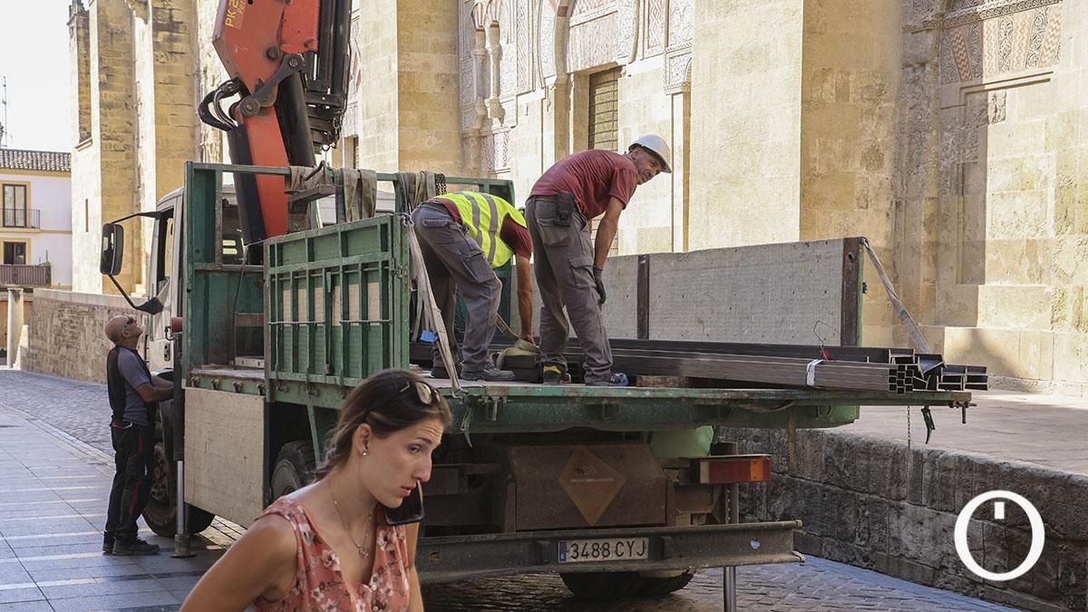 Comienzan los trabajos de restauración en la capilla incendiada en la Mezquita Catedral