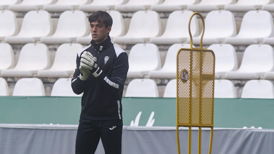 Iker Álvarez rebaja la euforia antes de recibir al Málaga: "El 'play off' queda muy lejos"