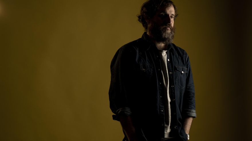 Fernando Navarro, escritor: "Igual lo auténtico no está en el campo sino en cómo uno se comporta con la tecnología"