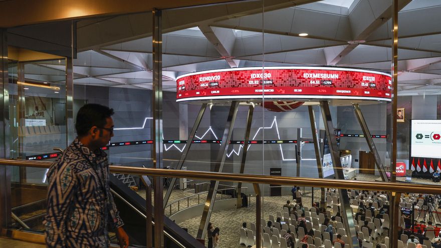 Las polémicas medidas del Gobierno del exgeneral Prabowo arrastran la Bolsa en Indonesia