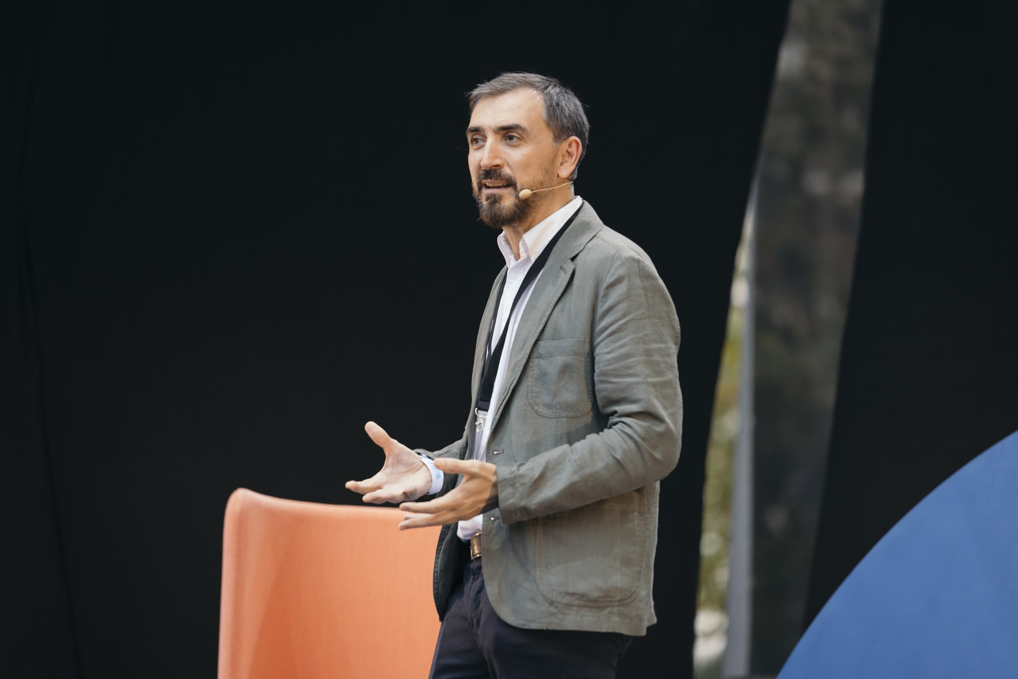 Ignacio Escolar, director de elDiario.es, da la bienvenida a este encuentro ciudadano organizado por elDiario.es con motivo de su décimo aniversario