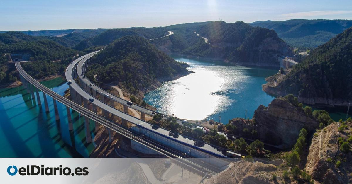 Entre Valencia y Cuenca: el embalse de aguas claras y turquesas desde el que podrás acceder a varias rutas de senderismo