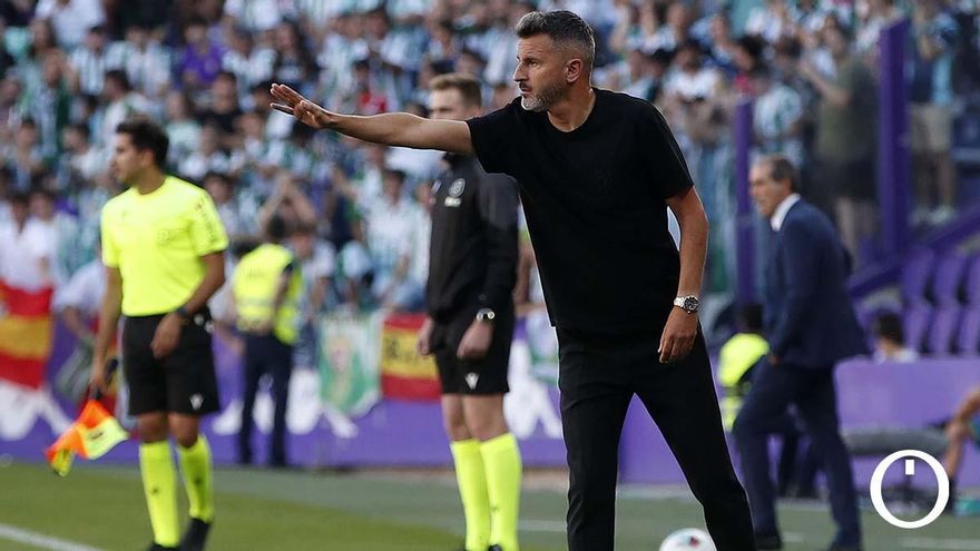 Iván Ania, contra los árbitros: "No sé para qué dan las charlas, ya no tengo claro cuándo es mano y cuándo no"