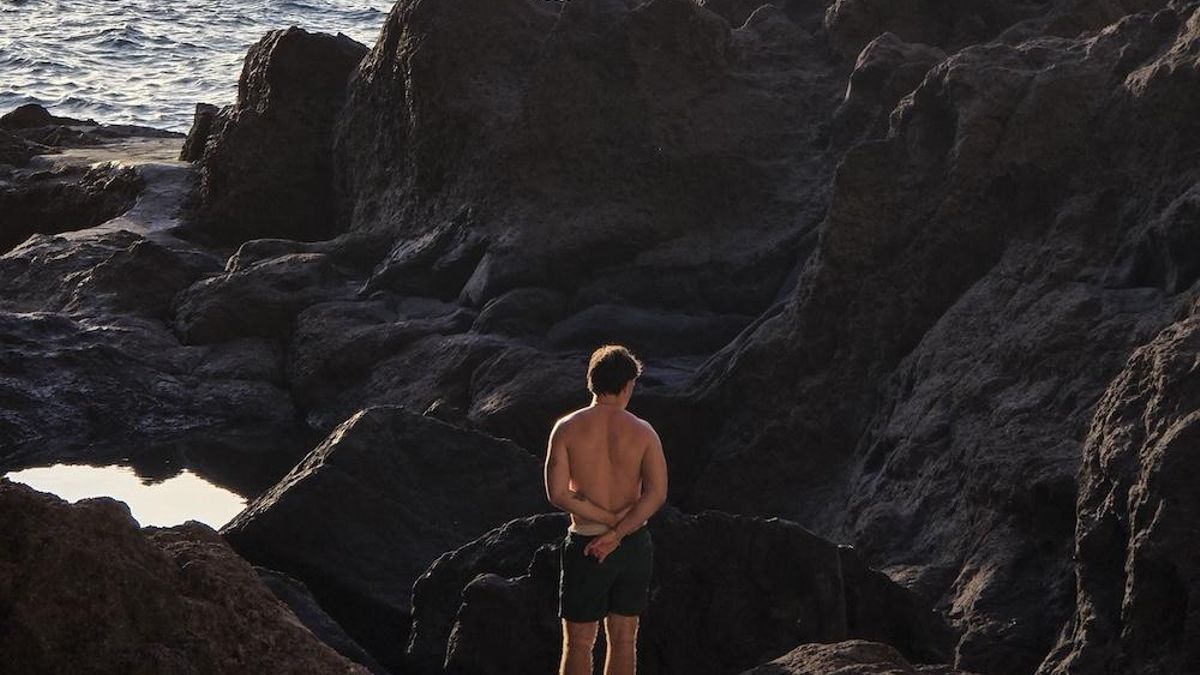 El cantante Quevedo conversa en La Palma sobre salud mental con el escritor y periodista palmero Natalio Cruz