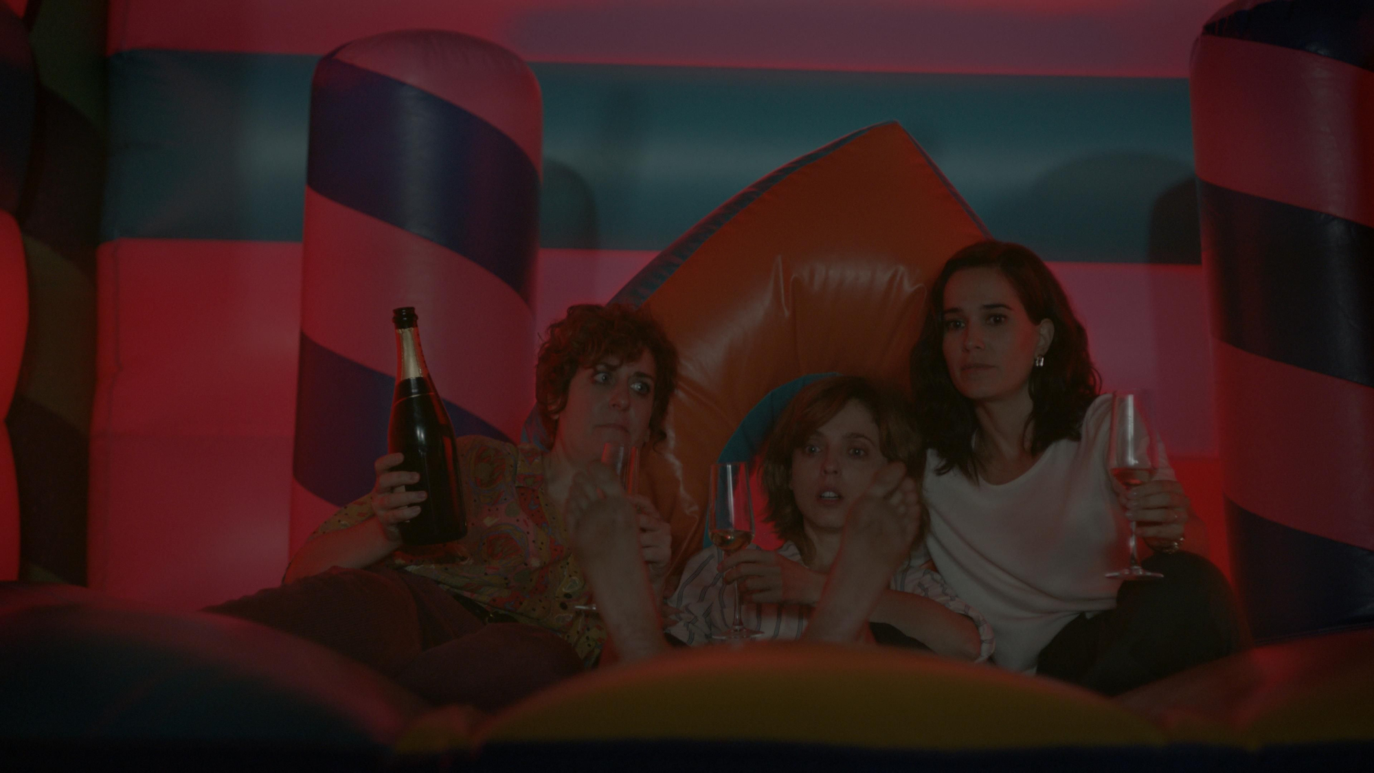 Manuel Burque ya se deja ver en 'Vida perfecta', la serie de Leticia Dolera en Movistar