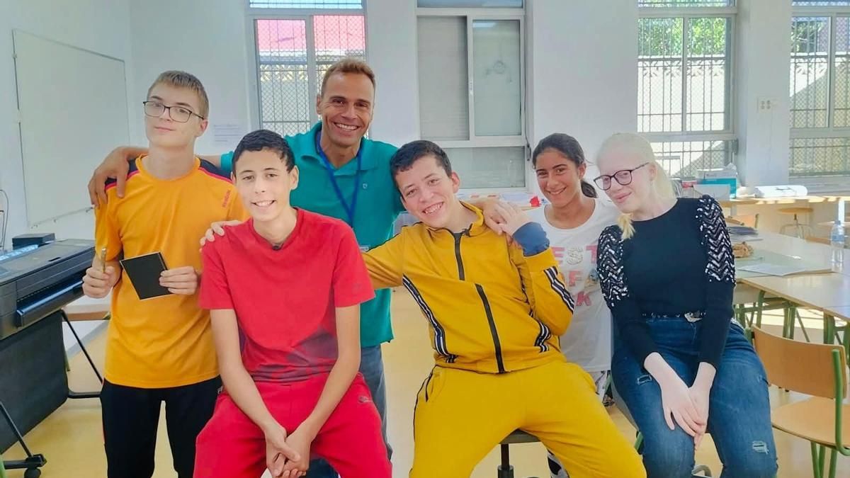 La convivencia que aún funciona en Ceuta: la mirada del profesor extremeño Fran Serrano desde un aula que sigue integrando